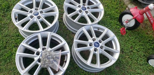 Rims for car and ford 5 lugs