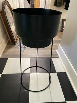 Black Metal Flower Pot