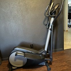 Elliptical Golds Gym 380