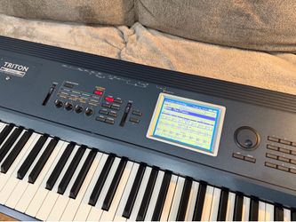 Studio cables, Korg triton extreme 88 mint.