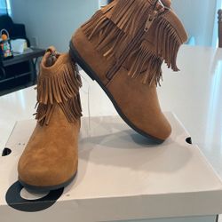 GIRLS SIZE 2 FRINGED BOOTS