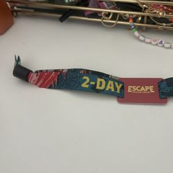 2 DAY ESCAPE WRISTBAND