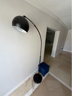 Modern Black Arc Floor Lamp – Heavy Base – Excellent Condition
