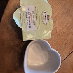 Le Crest White Heart Ramekin