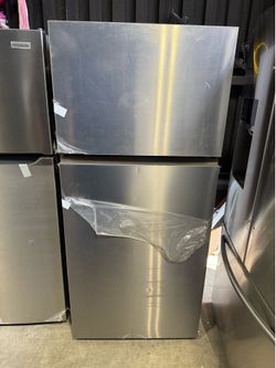 Brand new Hisense Stainless Steel top and bottom refrigerator