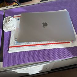 MacBook Air A2337 – 8GB / 256GB – Space Gray – Apple Certified Refurbished