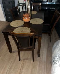 Mesa con 4 sillas