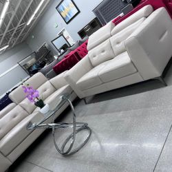 Beautiful Modern Sofa Set With Adjustable Headrest 