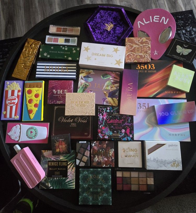 30 Eyeshadow Palettes