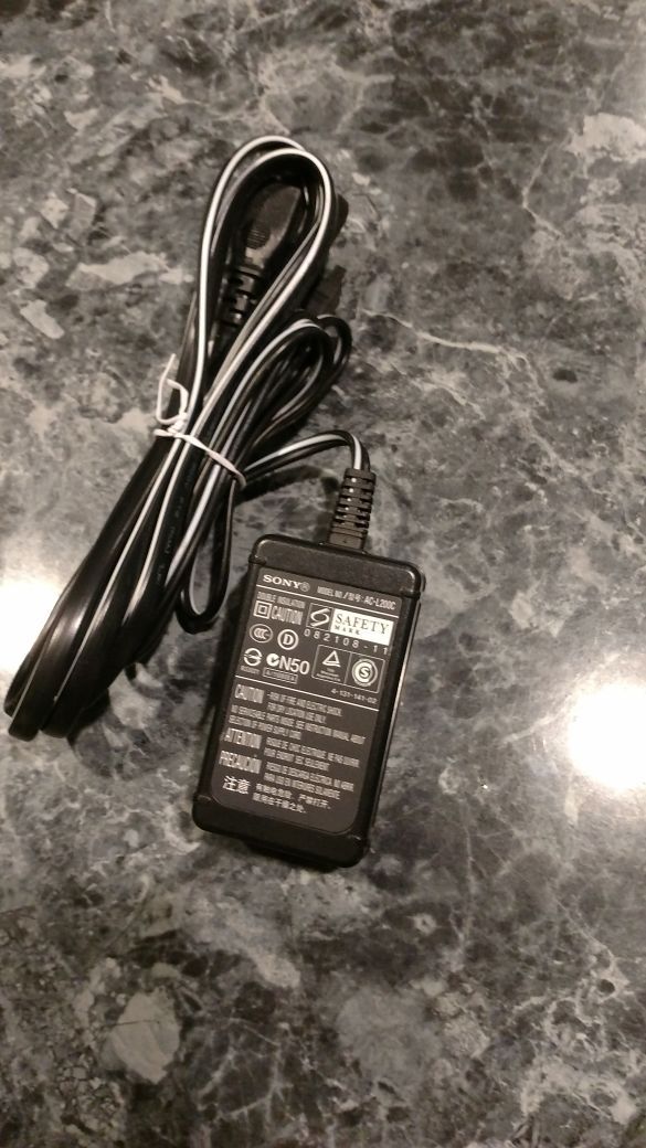 Sony AC-L200C adapter