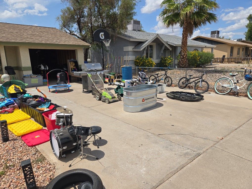 GARAGE SALE! EVERYTHING MUST GO! 5/7/2025! TODAY! 14808 N. 37TH WAY, PHOENIX AZ, 85032