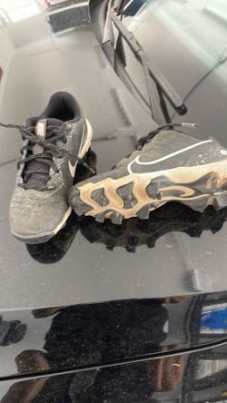 NIKE baseball cleats size 1 Y