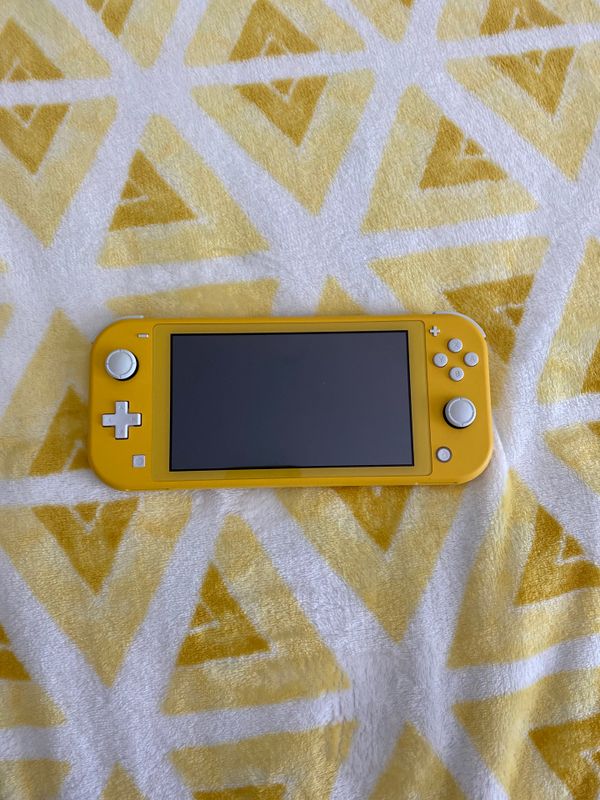 YELLOW NINTENDO SWITCH LIGHT (WITH SKYRIM AND MK) for Sale ...