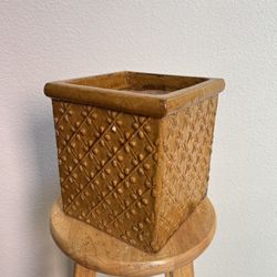 Brown Yellow Square Vase Ceramic, Jarrón cuadrado de cerámica cafe y amarillo