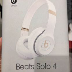 Beats Solo 4 White