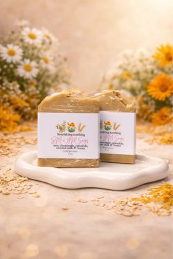 Nourishing soothing handmade soap / oats, chamomile, calendula, coconut milk and honey/Jabón nutritivo calmante/ avena, manzanilla, caléndula, leche d