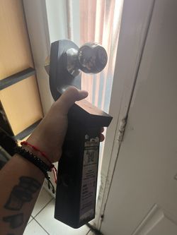 U-Haul trailer hitch – Class III – 7,500 lbs