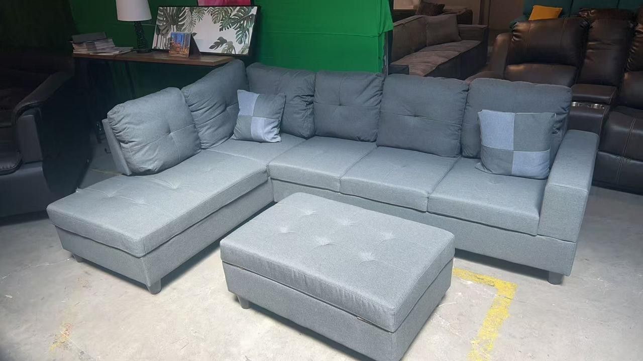 BRAND NEW SECTIONAL COUCH WITH OTTOMAN