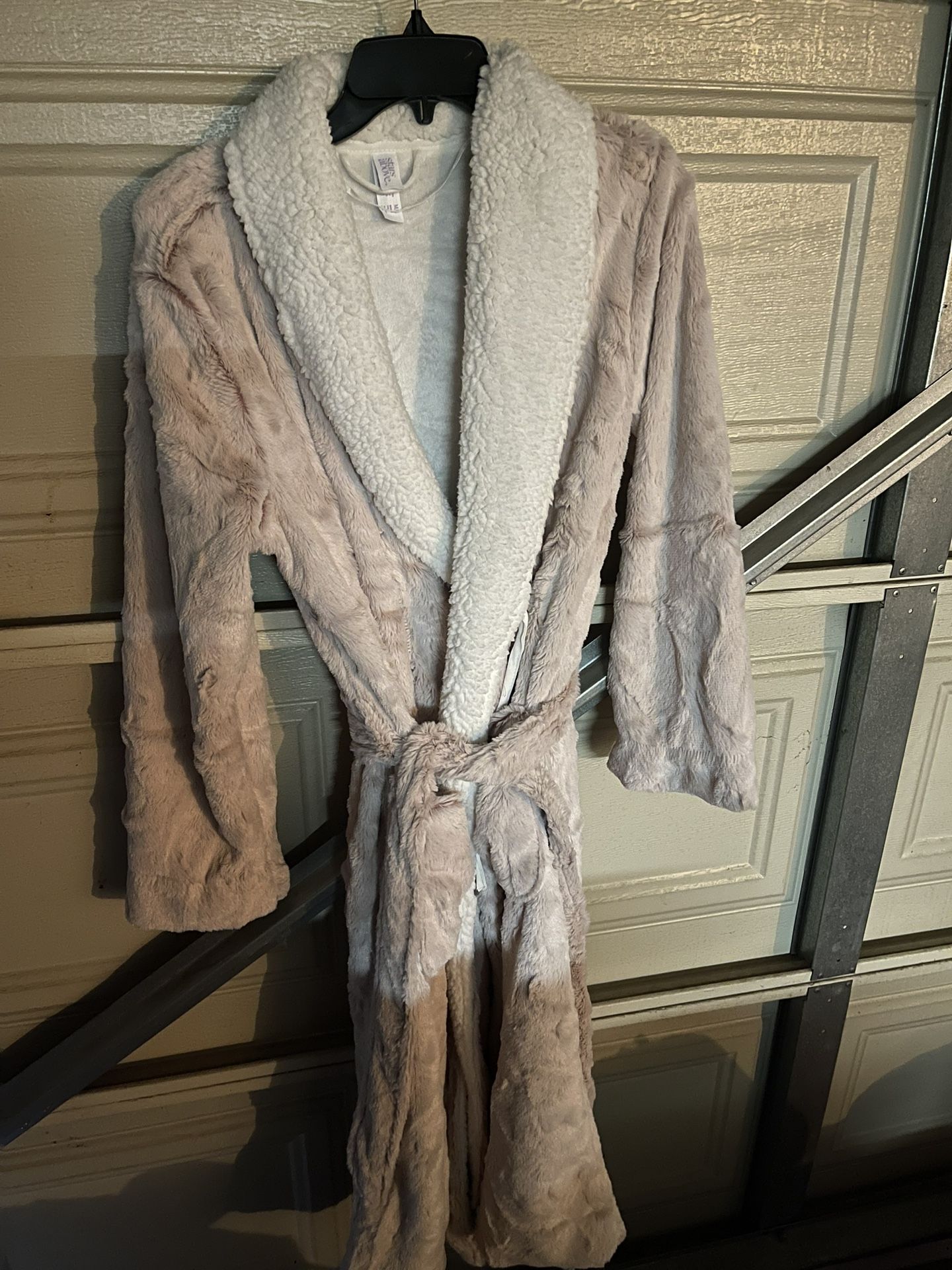 Robe Size M/L