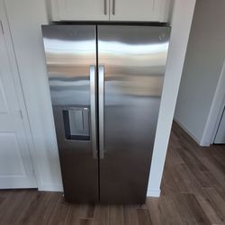 Refrigerator GE Brand new in box Fridge