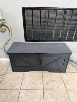 Shoe cabinet