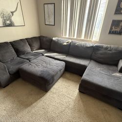 Ballinasloe 3-Piece Sectional with Chaise + Ottoman 