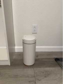 Elpheco bathroom trash can