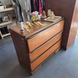 Dresser With Mirror