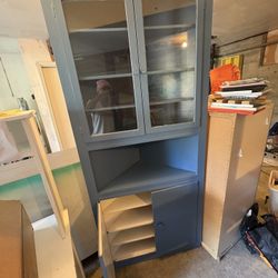 Corner Hutch