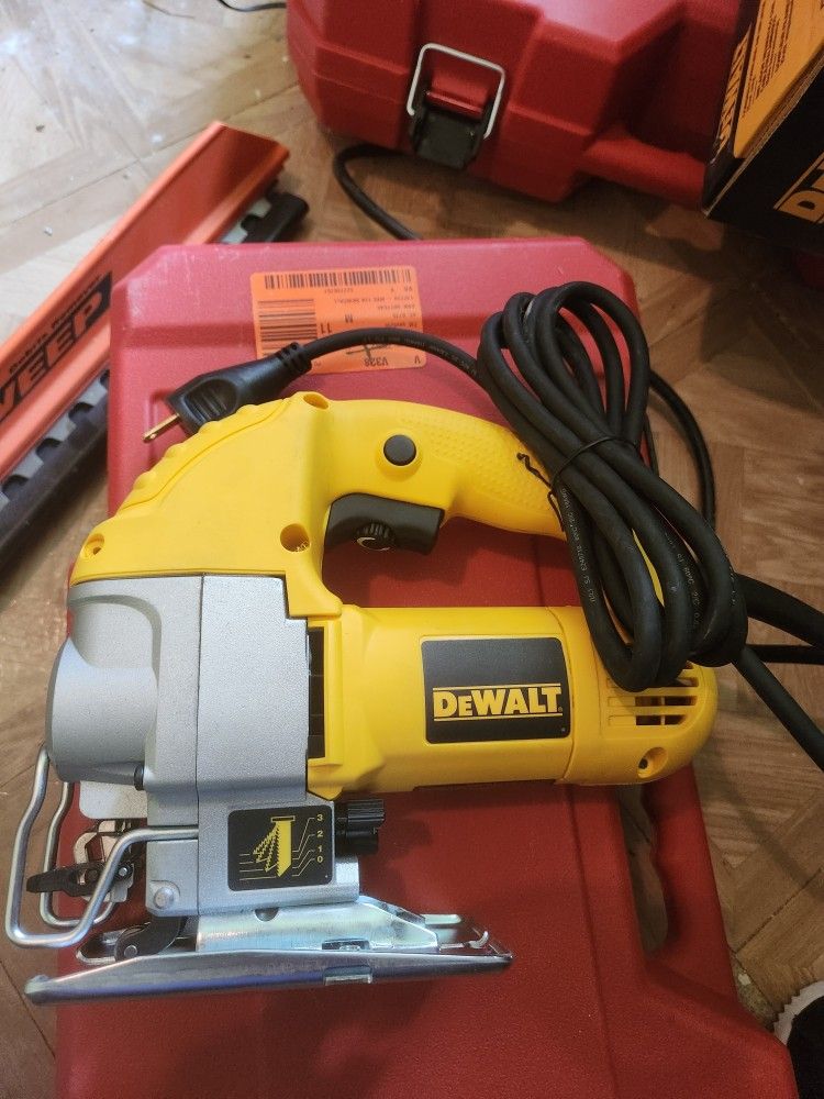 DEWALT DW317 5.5 Amp Top Handle Jig Saw with Bag