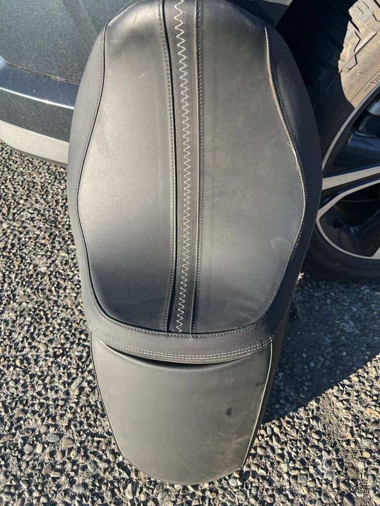 OEM 2025 Harley Roadglide Leather Seat