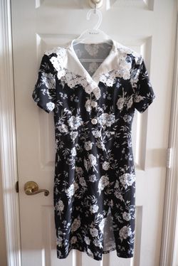 Black Floral Short Sleeve Mini Dress (size. S)