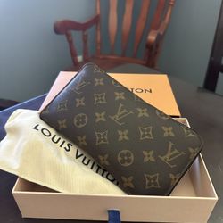 Louis Vuitton Zippy Organizer Wallet