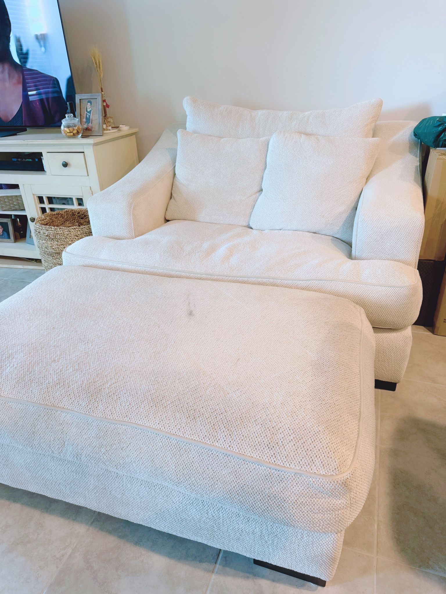 Oversized Lounge Chair With Ottoman