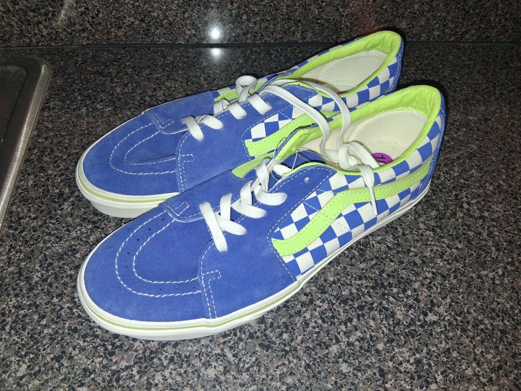 vans size 10.5 shoes 50 dollar each pair cada una