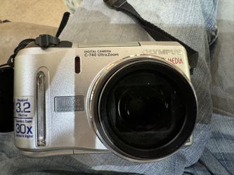 Olympus C-740