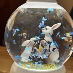 Bath & Body Works Easter Bunny Light-Up Water Globe 3-Wick Candle Holder Pedestal