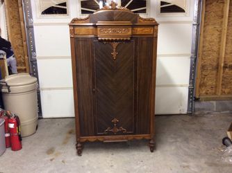Antique chiffarobe