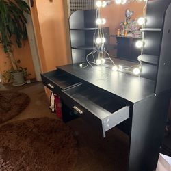 Makeup vanity table