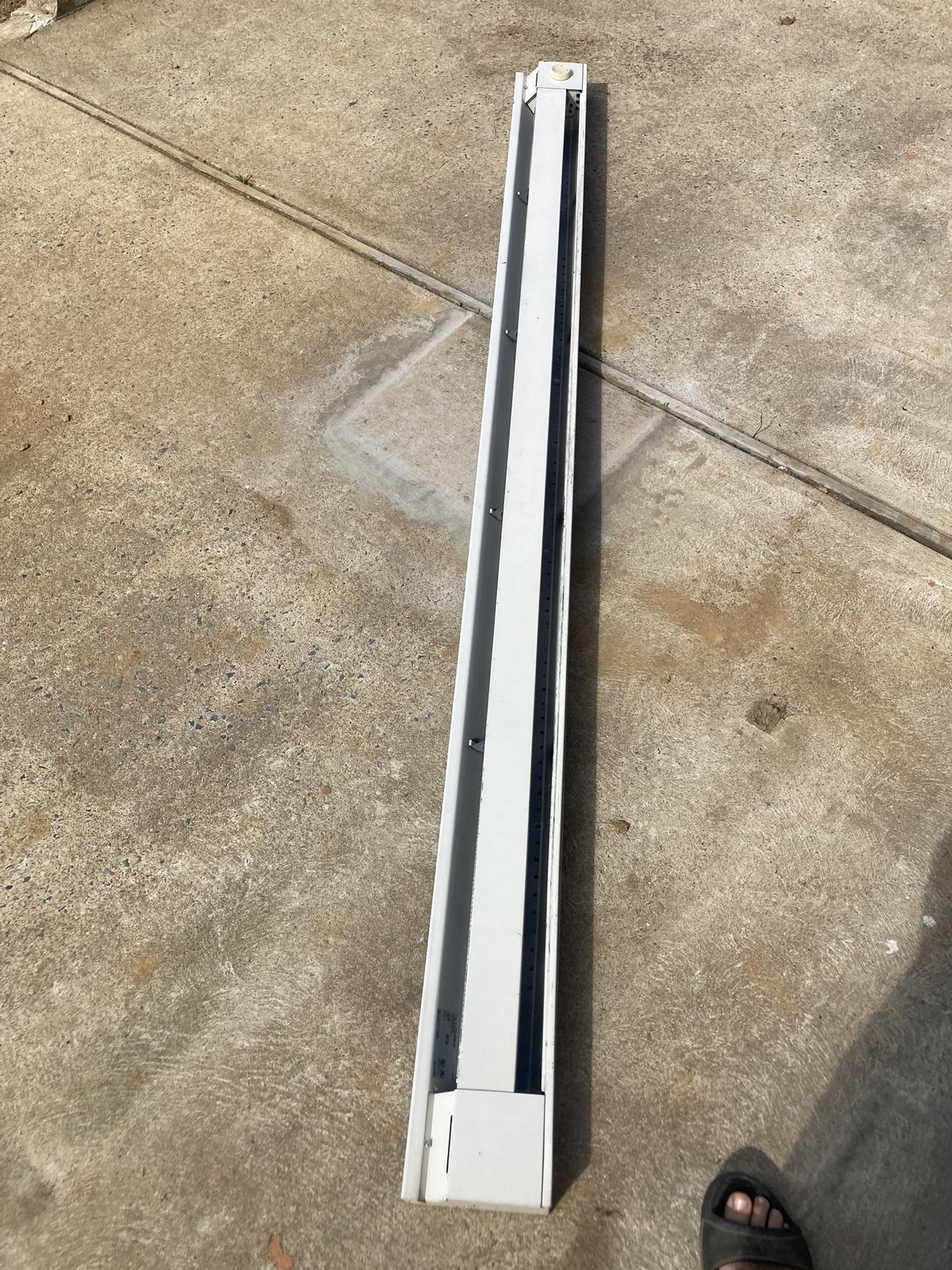 8’ Baseboard Heater