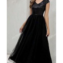 Women’s Floor Length Formal Gown 