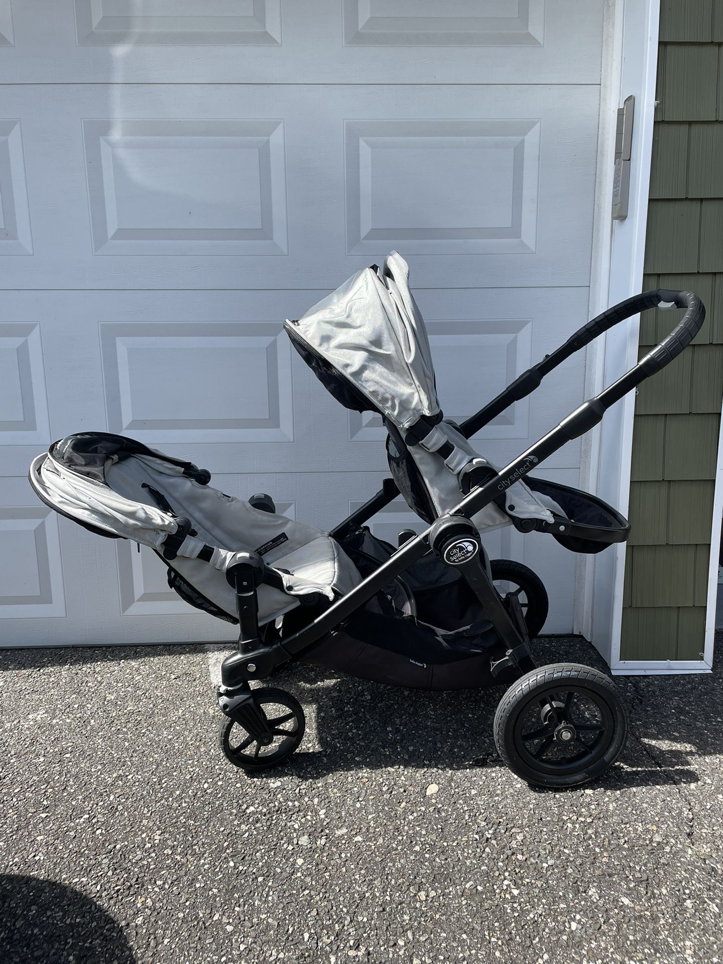 Double Stroller (fully collapsable) - Like New!
