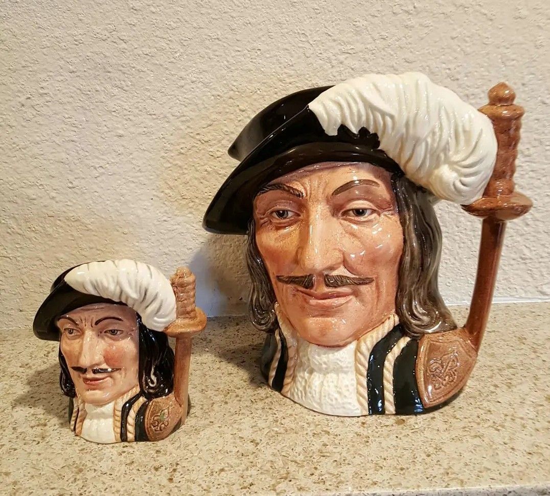 ROYAL DOULTON larg and small Toby Mug "Athos" 1955