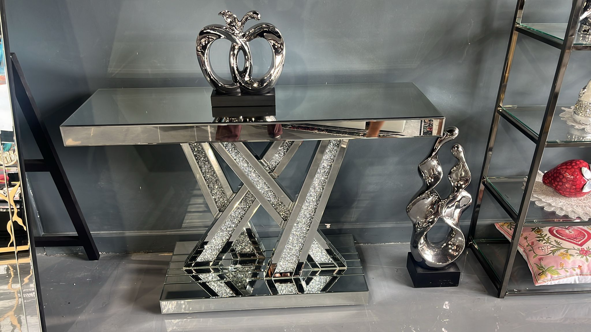 CONSOLE TABLE MIRRORED, UT HAS DANAGE 46x16x30