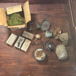 Reptile Hides And Food\water Bowls And Heat Pad And Moss