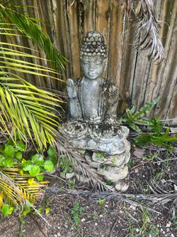 Old Buddha and concrete pillars for home and garden