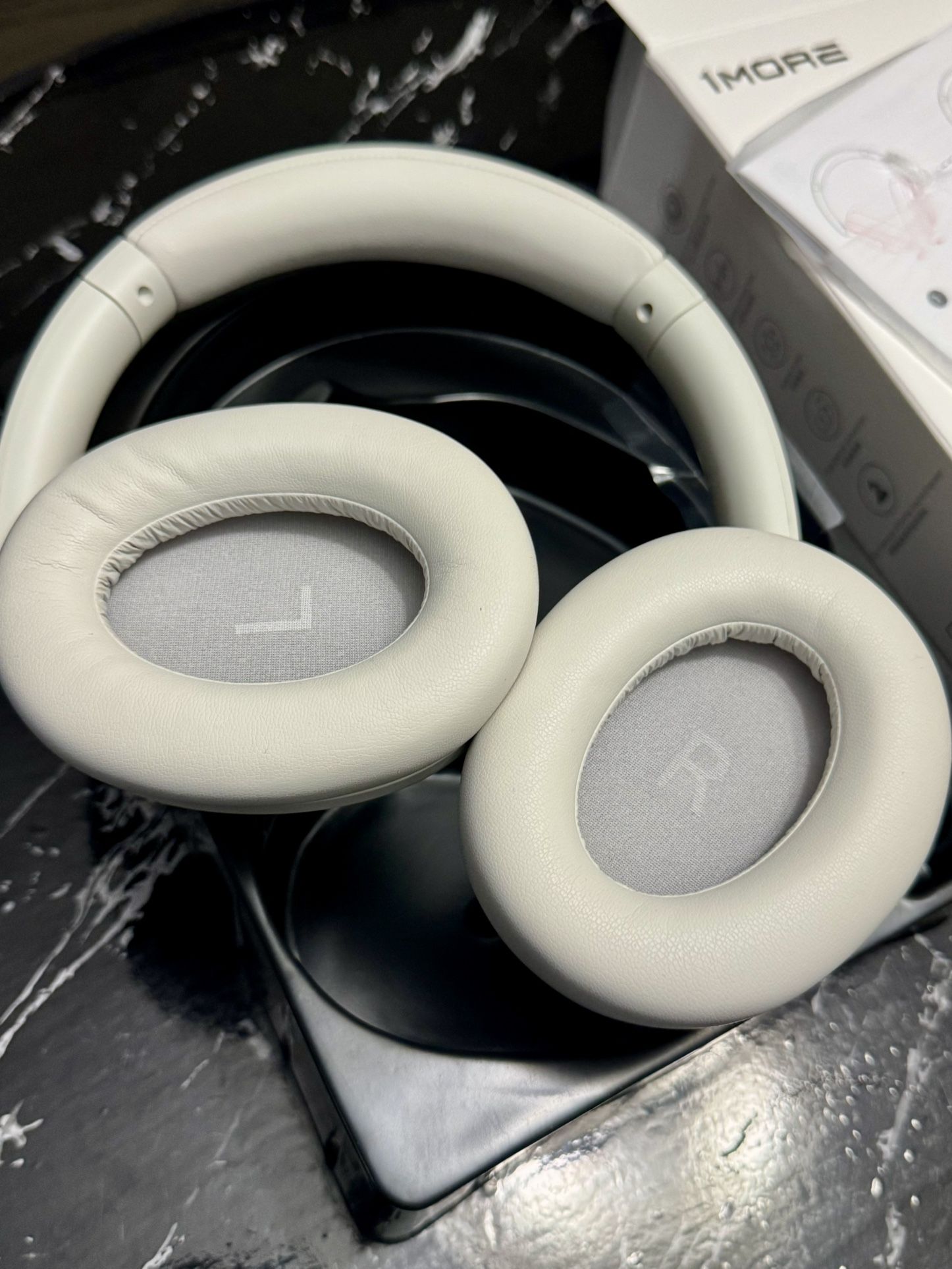 SonoFlow SE Over-Ear Headphones HQ31