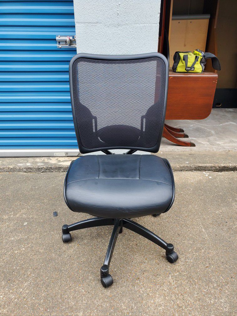 Mesh Back Office Chair $40 (Good Condition)