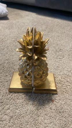 Pineapple bookends