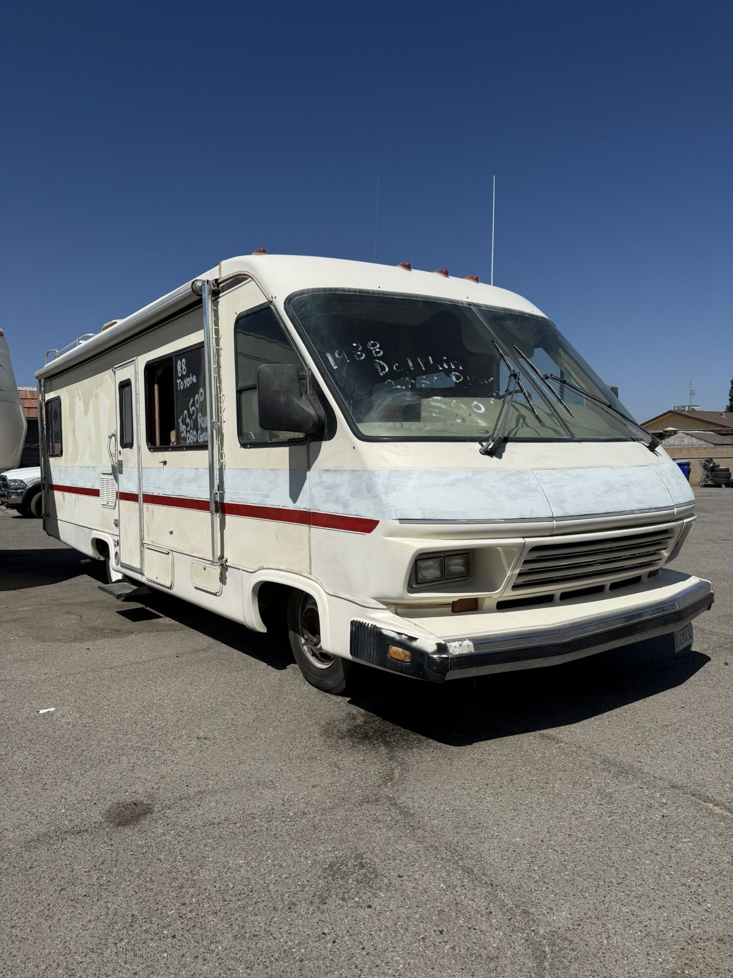 1988 Dolphin 2750